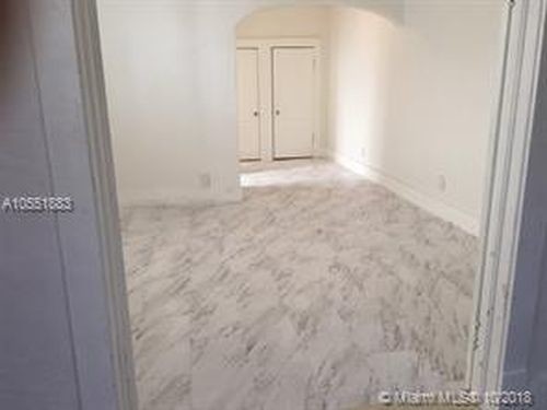 Foto del edificio - 856 SW 6th St