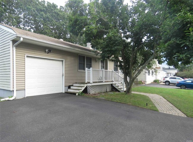 Building Photo - 29 Wayside Ln