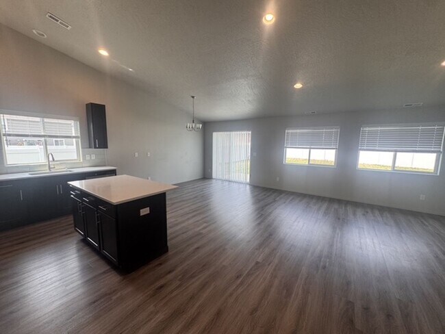 Building Photo - Luxury 4 Bed, 2 Bath Rancher in Spokane Valley!
