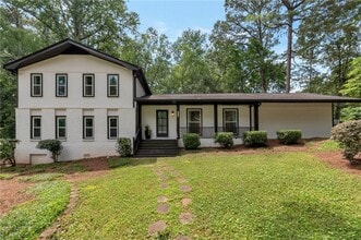 Building Photo - 3480 Tanbark Ct NE