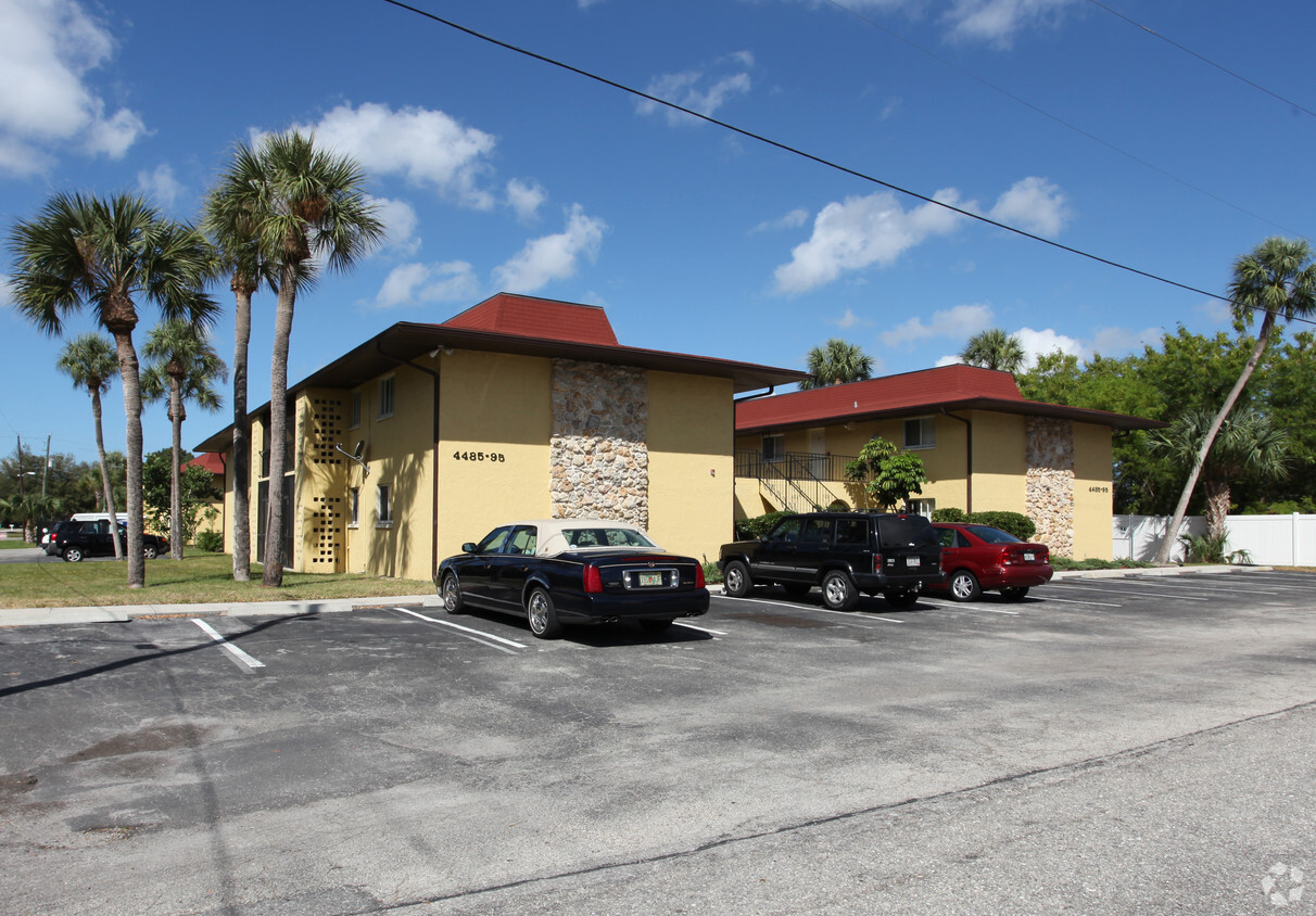 Building Photo - Charlotte Harbor Apartments