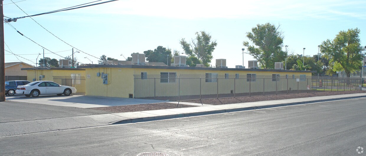 Foto del edificio - 418 W Washington Ave