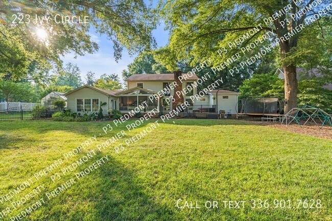 Foto del edificio - 223 Ivy Cir