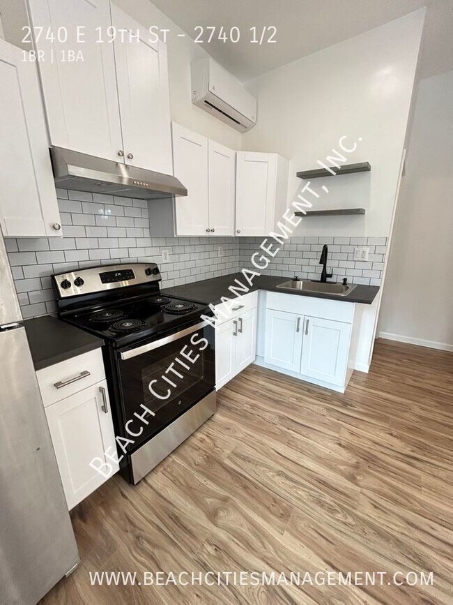 Building Photo - Pet-Friendly Duplex with Parking & Air Con...