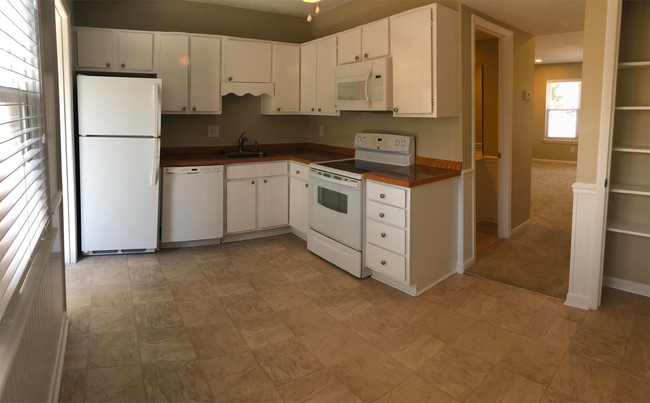 Building Photo - 1063 Eastover Dr