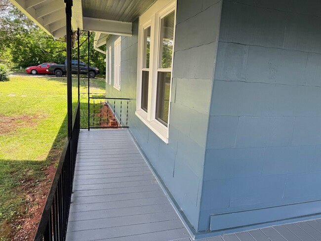 Foto del edificio - One Bedroom Bungalow