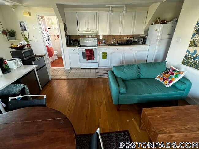 Building Photo - 9 Cedar St