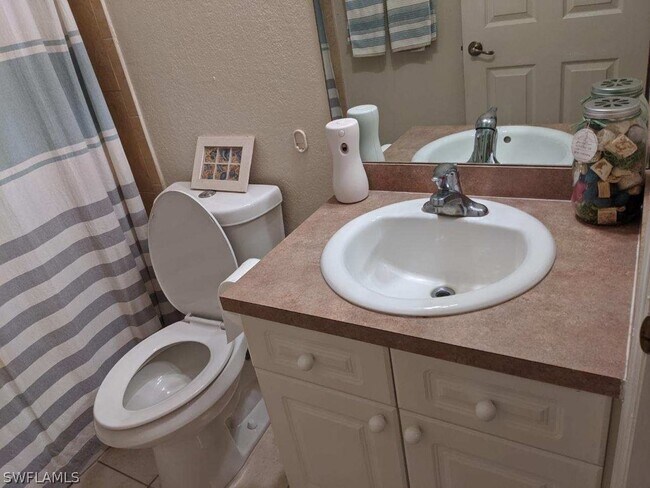 Building Photo - 2216 Putter Ln
