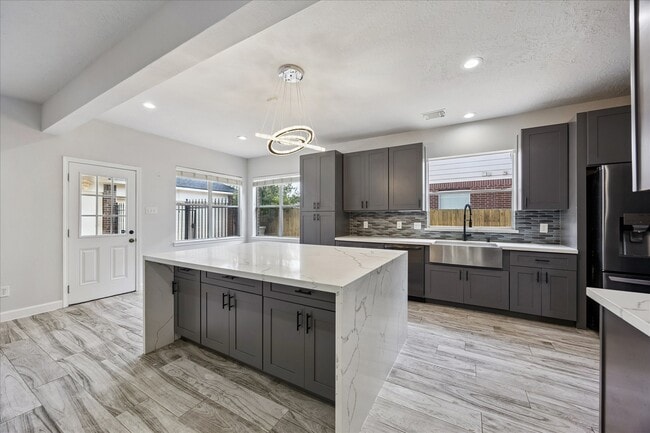 Building Photo - 3214 Trotwood Ln