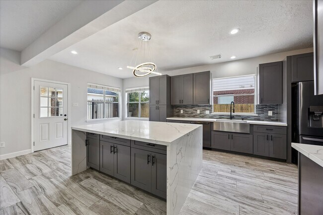 Foto del edificio - 3214 Trotwood Ln