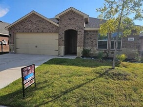 Building Photo - 2810 Peony Dr