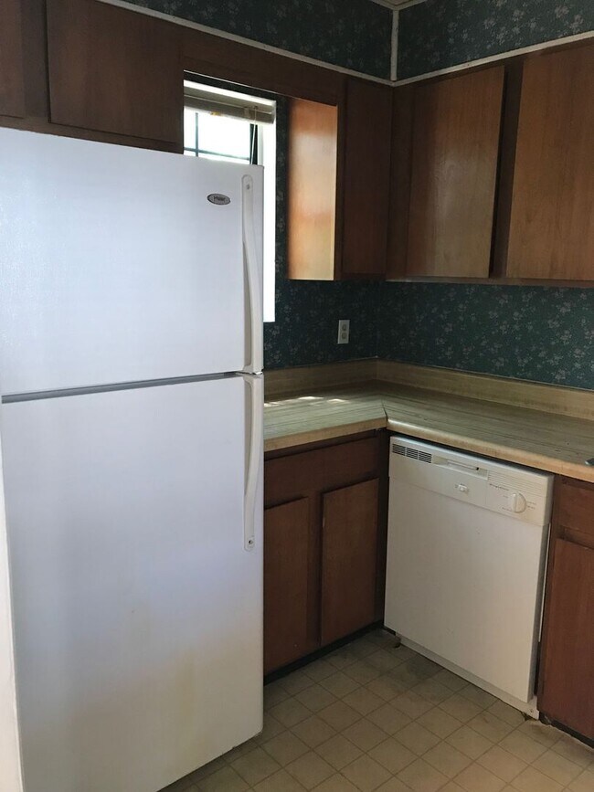 Foto del edificio - 1945 Padgett Dr