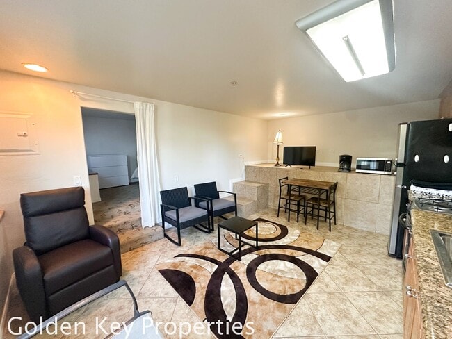 Foto del edificio - Spacious attached FURNISHED studio on private setting in Vista!