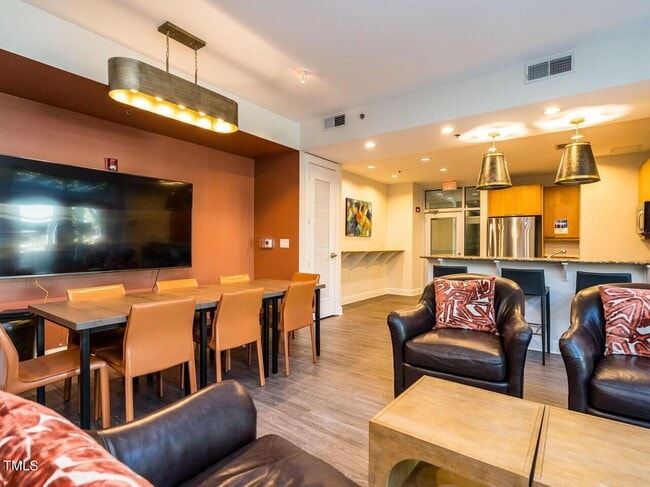 Sala común / Salón - 618 N Boylan Ave