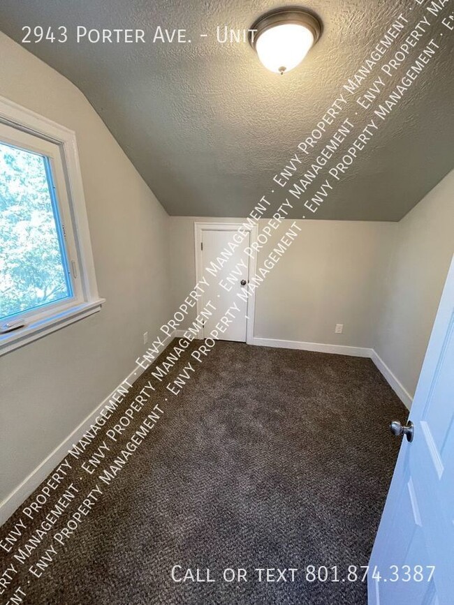 Building Photo - Recently Remodeled 3 Bed/2 Bath Pet Friend...