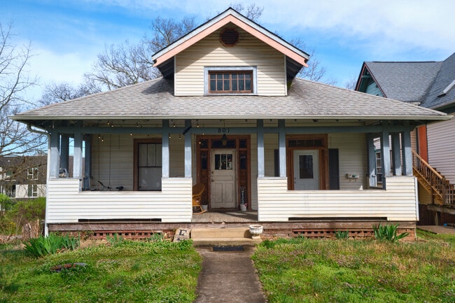 Building Photo - 801 Phillips Ave