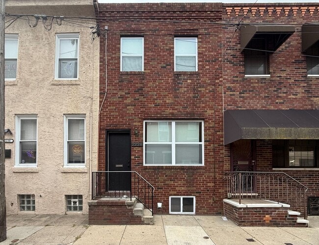 Just RENOVATED open floorplan 3 BED/1 BA H... - Just RENOVATED open floorplan 3 BED/1 BA H... House