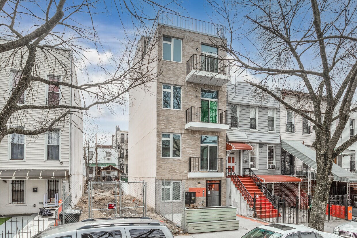 Building Photo - 1240 Madison St
