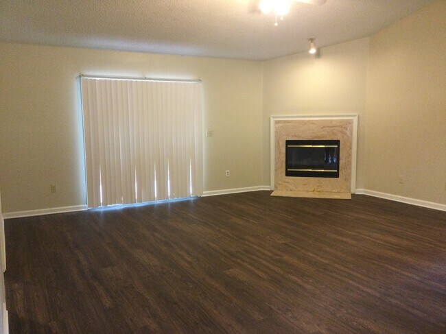 Building Photo - 2175 E Hovington Circle