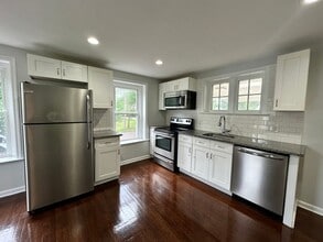 Building Photo - 200 W Cherry Ln