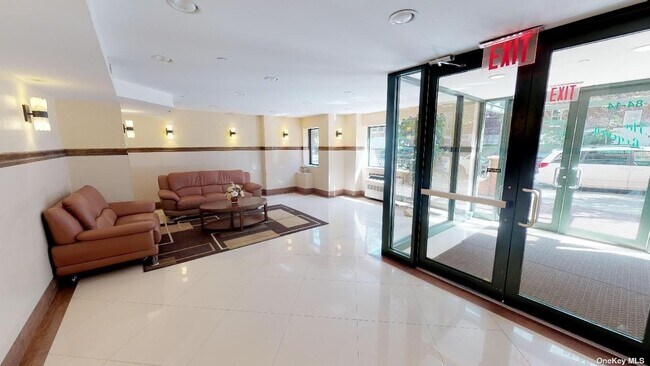 Foto del edificio - 84-14 143rd St