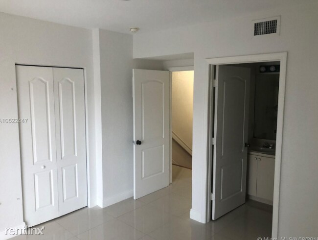 Building Photo - 2 br, 2.5 bath  - 2993 W 80th St