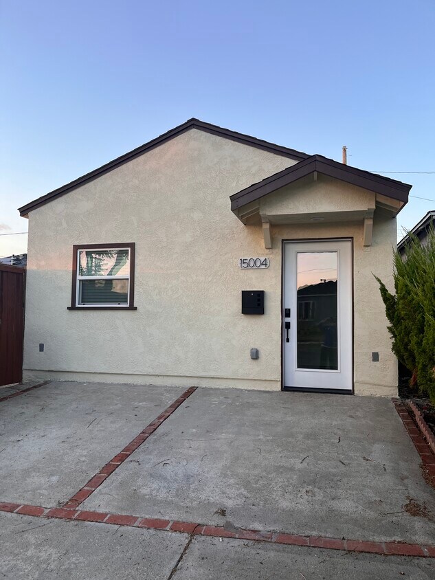 Primary Photo - 15002 Starbuck St