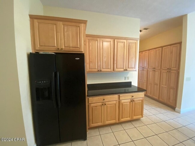 Foto del edificio - 4031 Oak Forest Dr