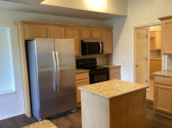 Building Photo - 17552 Zinc Dr