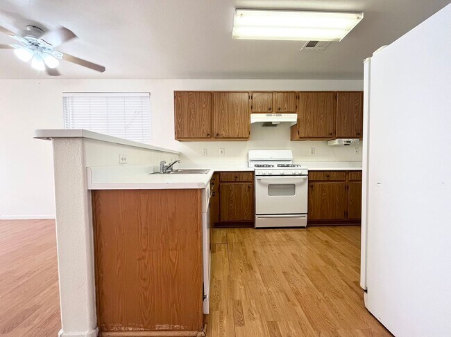 Foto del edificio - 621 Roberta Alecia Ave