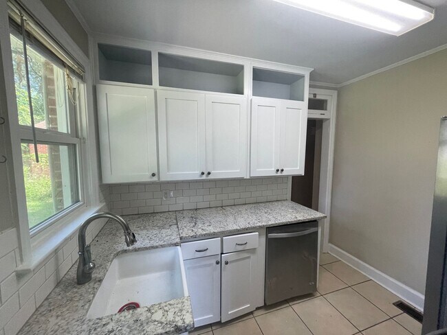 Foto del edificio - 2 Bedroom 1 Bath Bungalow in Rosewood