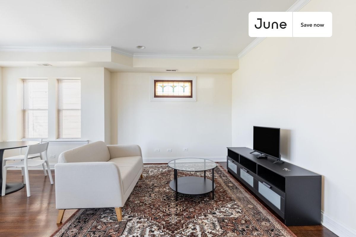 Foto principal - 3743 N Albany Ave