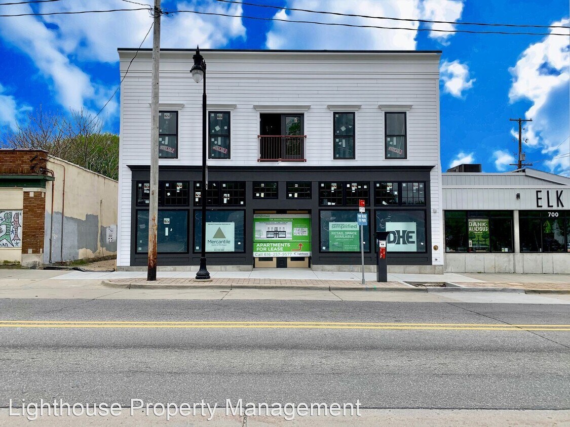 Foto principal - 708 Wealthy St SE