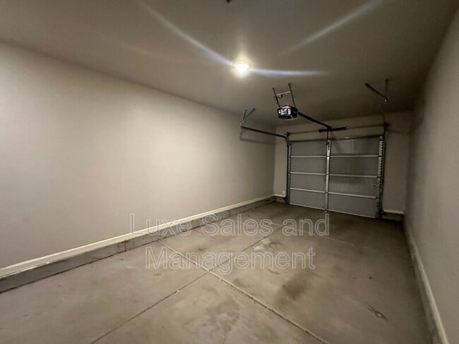 Building Photo - 4600 Loch Ln