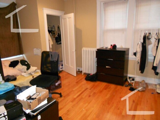 Building Photo - No Broker's Fee, Steps from Agganis Arena, Heat, Hot Water Included, Laundry on a Site, Parking f...