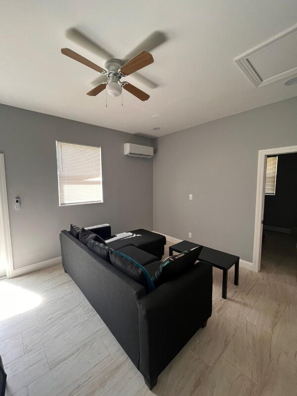 Foto del edificio - 3408 Douglas St