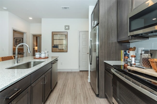 Building Photo - 698 Basilica Bay Dr