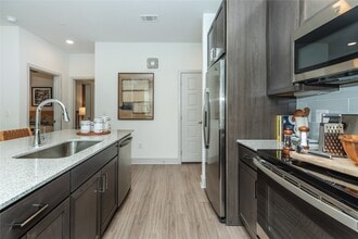Building Photo - 698 Basilica Bay Dr