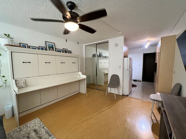 Building Photo - Ainahau Gardens fully furnished studio ava...