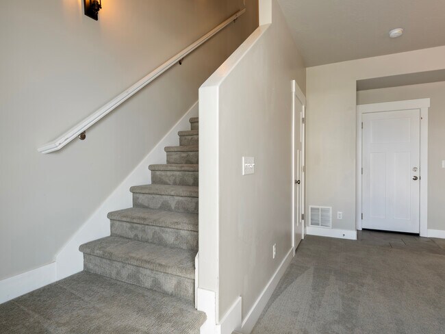 Foto del edificio - 2564 E High Ridge Rd