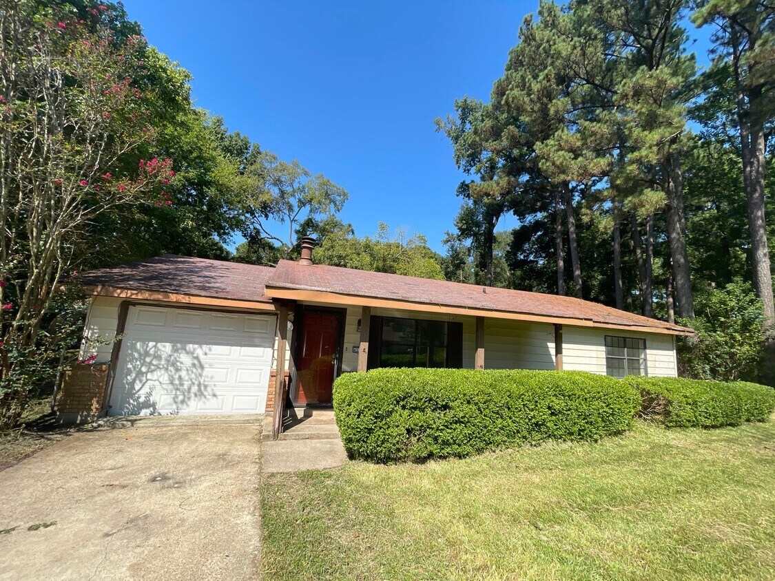 Primary Photo - Western Hills 3 Bedroom Home