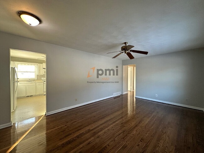 Building Photo - 1075 N 100 E