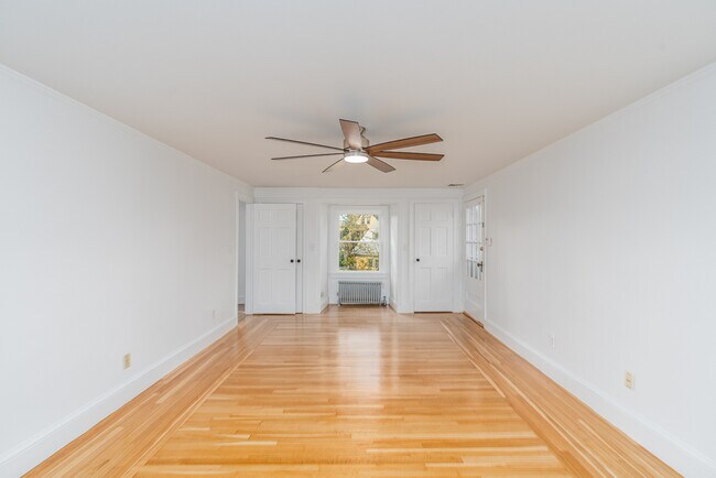 Foto del edificio - 83 Betsey Williams Dr