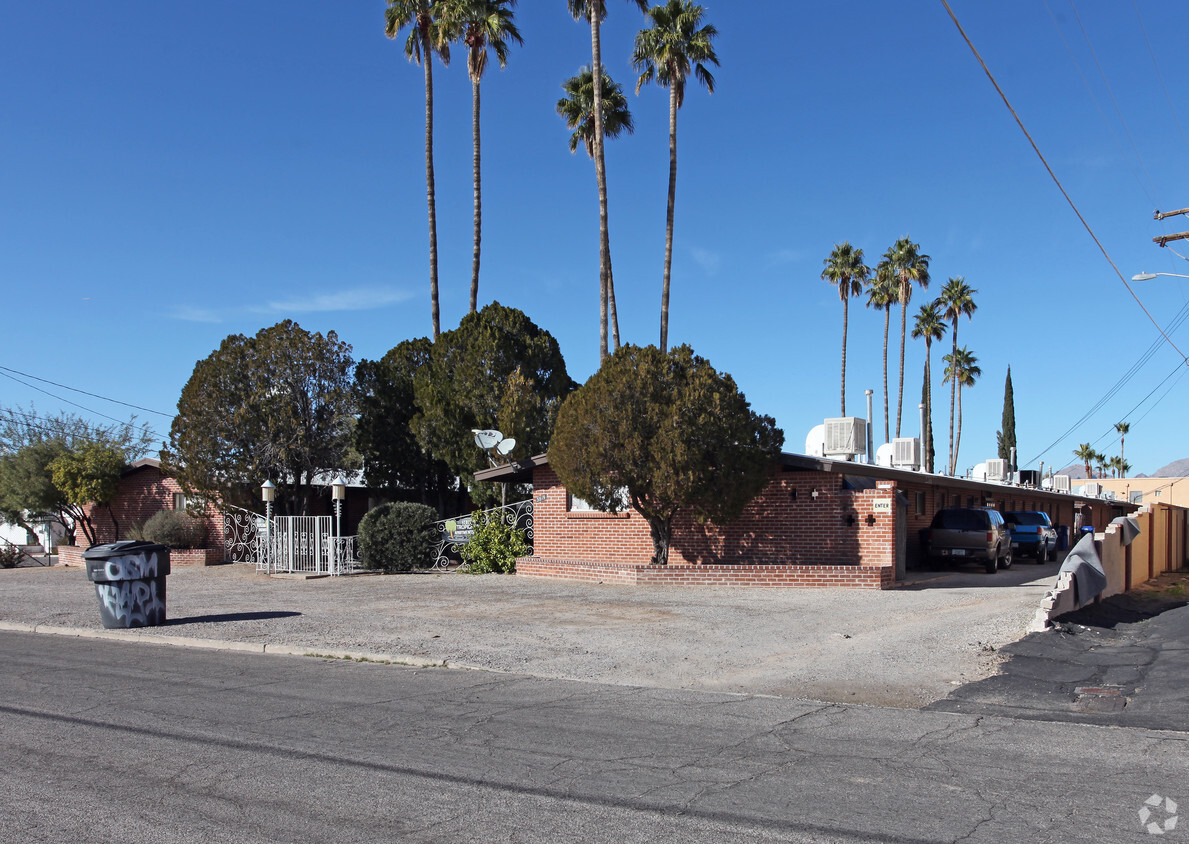 Building Photo - Tropicana Apartments