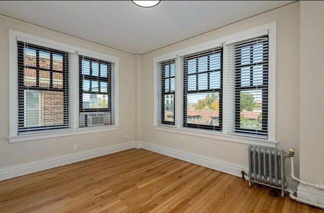 Foto del edificio - 5616 Pershing Ave