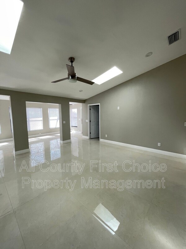 Foto del edificio - 3580 102nd Pl N