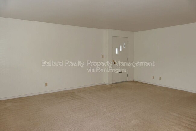 Foto del edificio - 4804 Terrace Dr NE