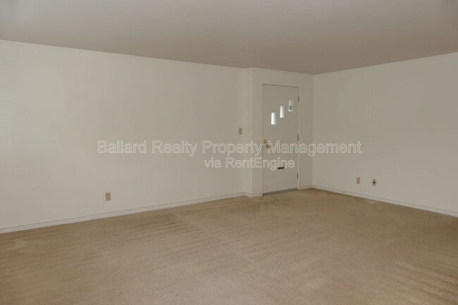 Building Photo - 4804 Terrace Dr NE