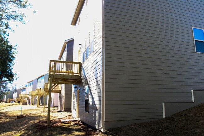 Building Photo - 165 Parkview Pl Dr