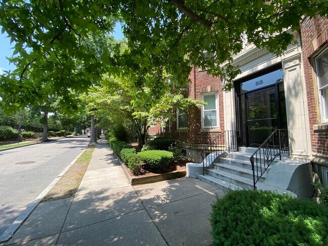 Building Photo - 55 Thatcher St